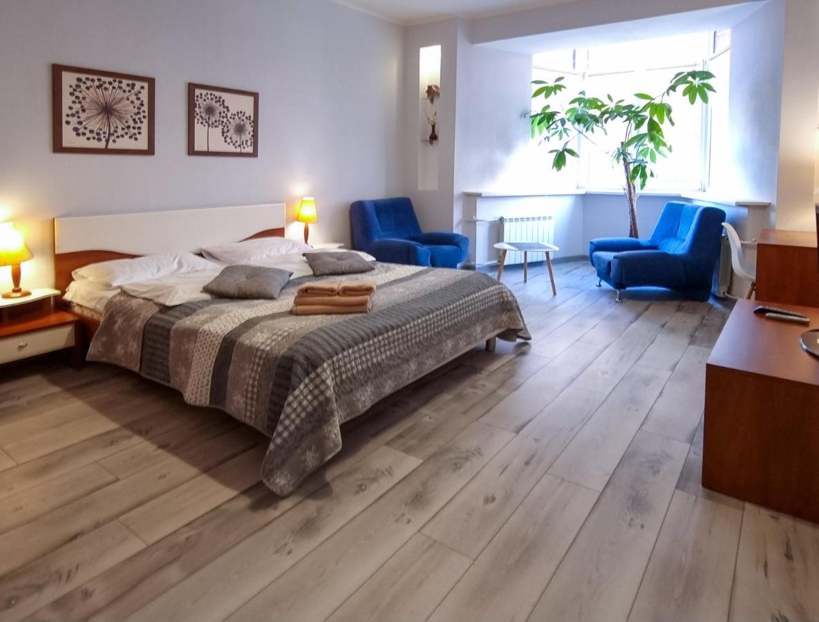 Home Hotel Apartments On Kontraktova Ploshcha Kiev Esterno foto