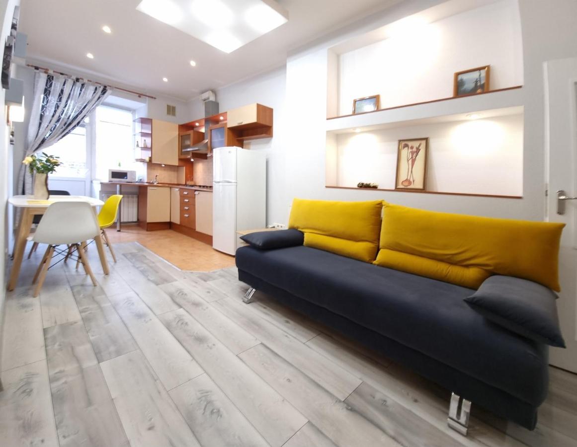 Home Hotel Apartments On Kontraktova Ploshcha Kiev Esterno foto