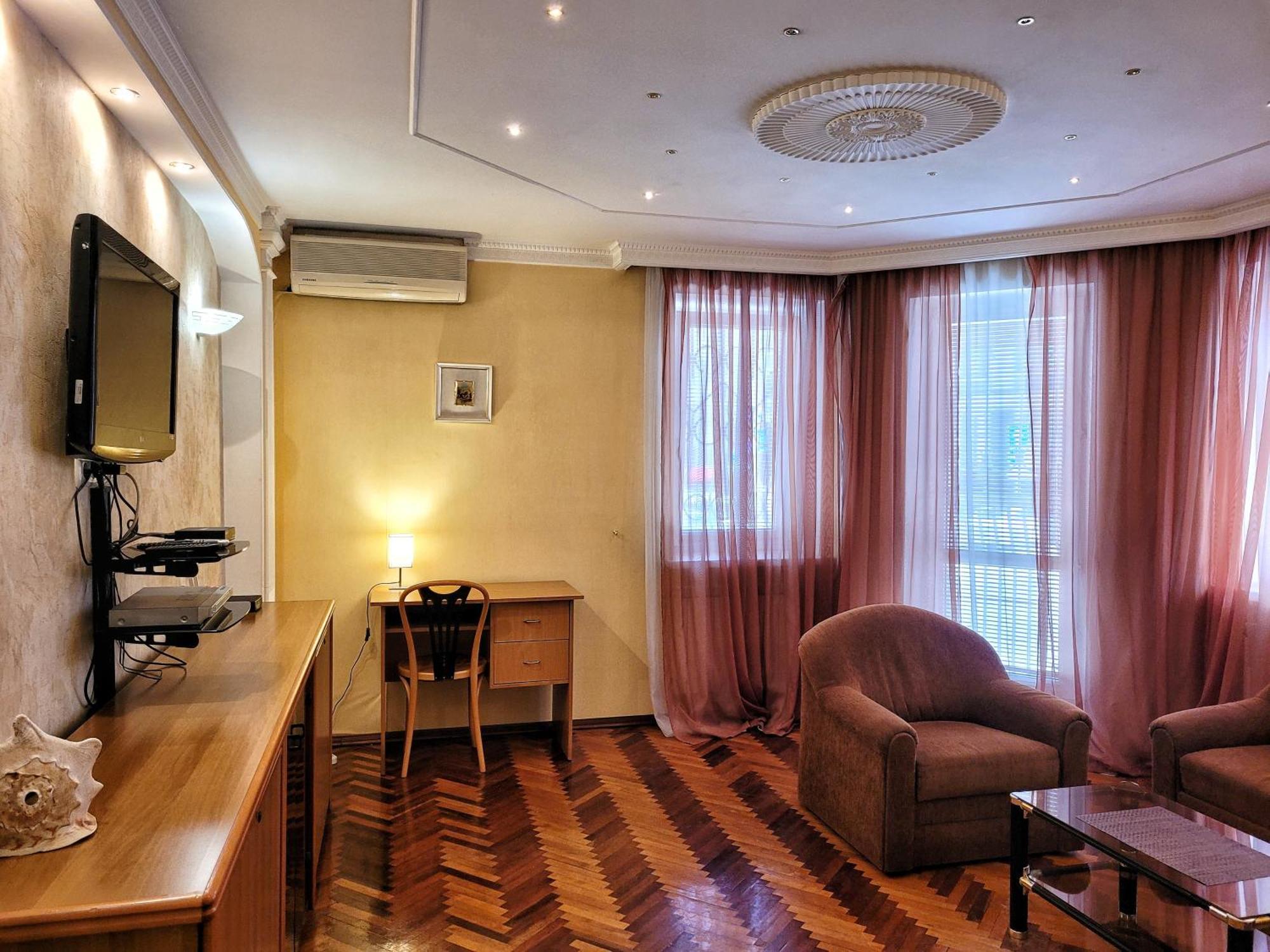 Home Hotel Apartments On Kontraktova Ploshcha Kiev Esterno foto