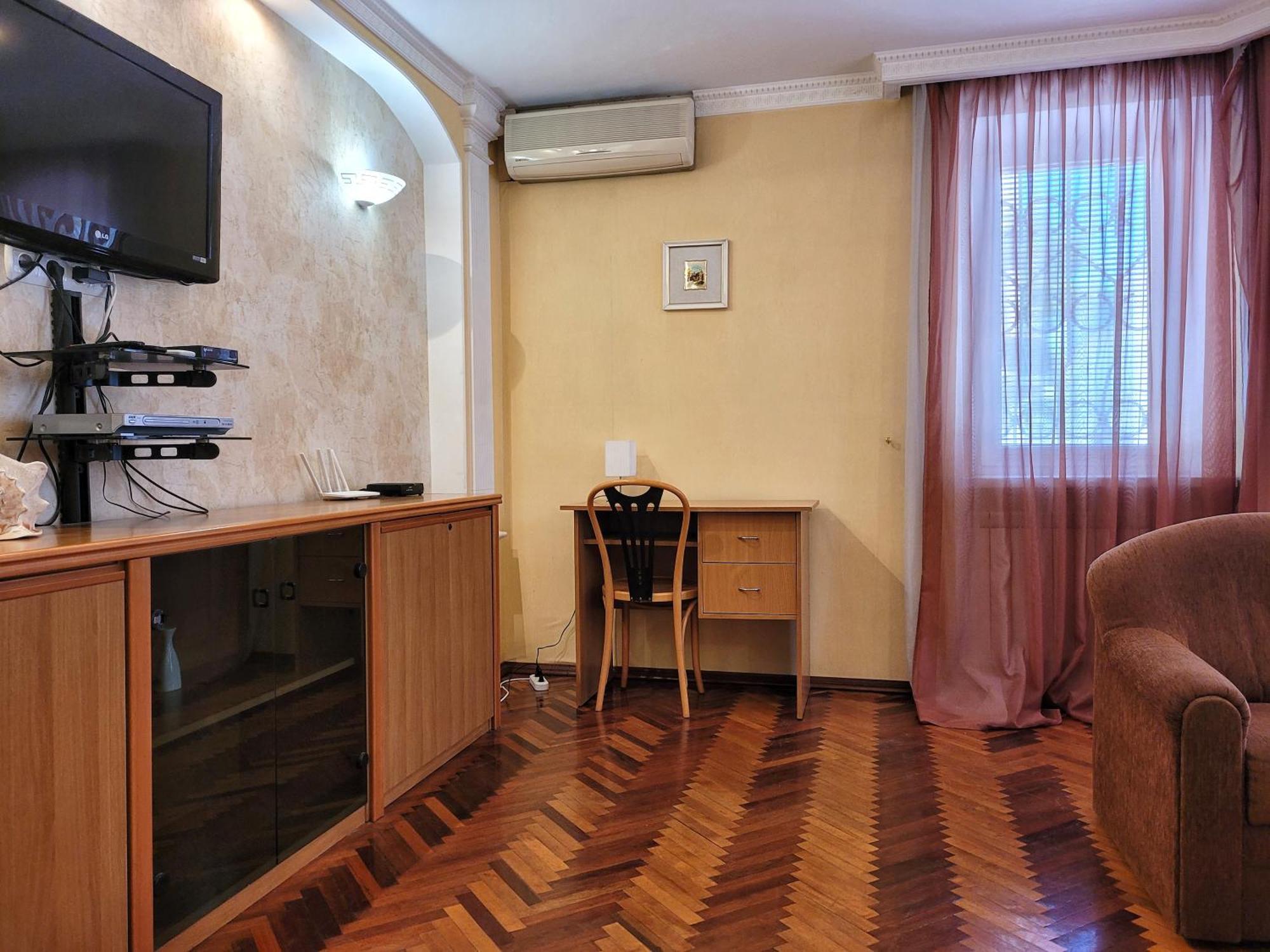 Home Hotel Apartments On Kontraktova Ploshcha Kiev Esterno foto
