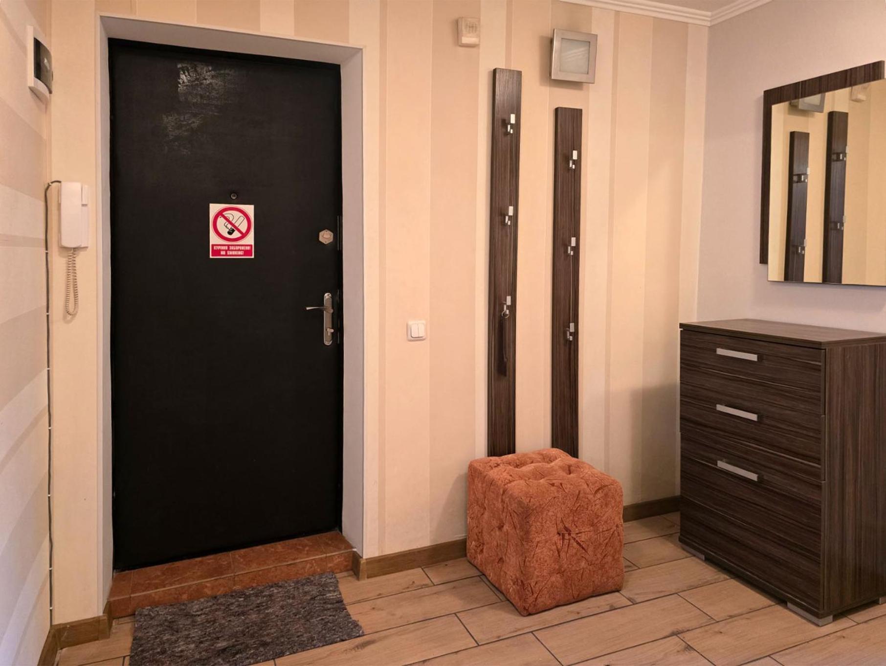 Home Hotel Apartments On Kontraktova Ploshcha Kiev Esterno foto