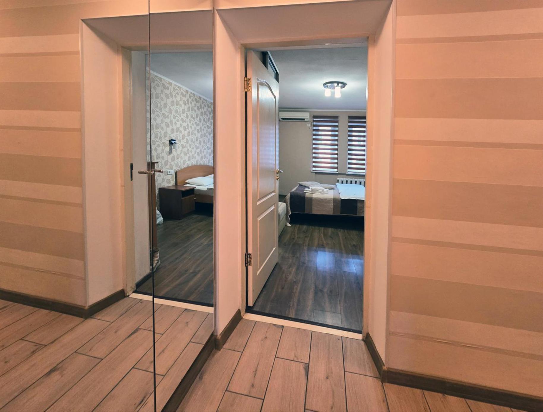 Home Hotel Apartments On Kontraktova Ploshcha Kiev Esterno foto