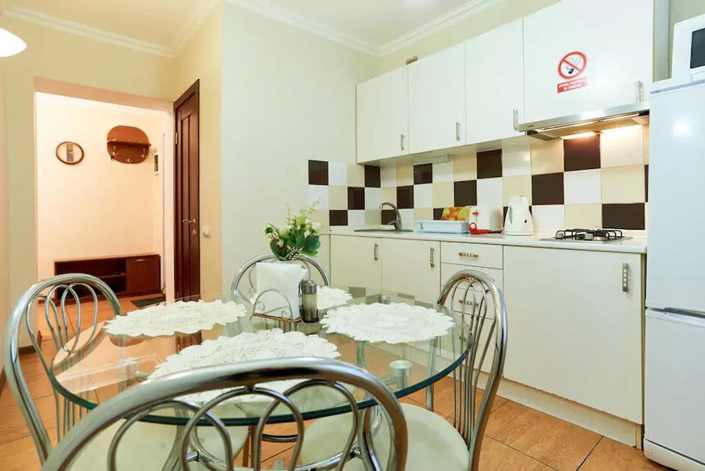 Home Hotel Apartments On Kontraktova Ploshcha Kiev Esterno foto