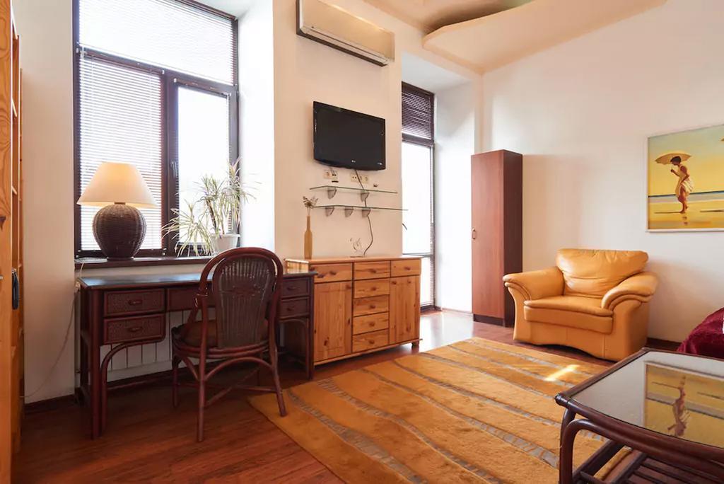 Home Hotel Apartments On Kontraktova Ploshcha Kiev Esterno foto