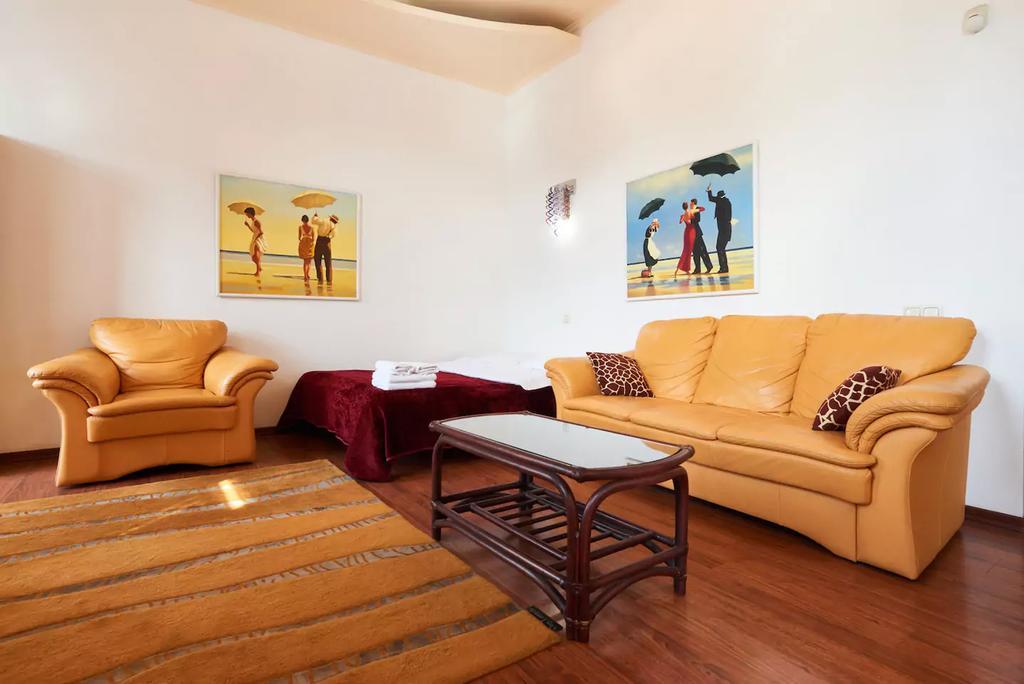Home Hotel Apartments On Kontraktova Ploshcha Kiev Esterno foto